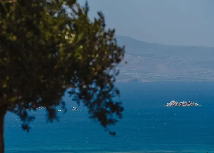 Blue Eyes Avlia Naxos * Pláka